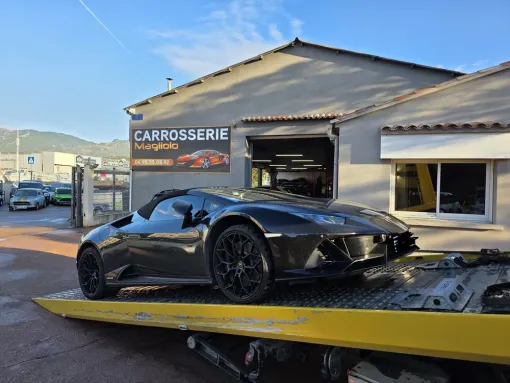 La Carrosserie Magliolo accueille une Lamborghini Huracan pour un changement de pneumatiques, Porto-Vecchio, Carrosserie Magliolo