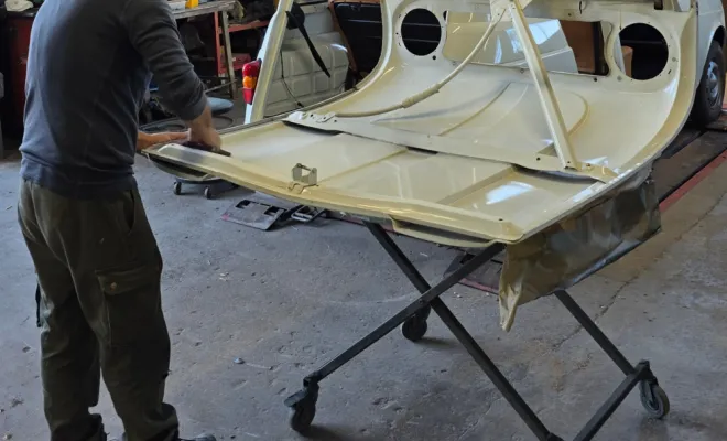 La Carrosserie Magliolo restaure une Renault 4L : un travail de précision au cœur de Porto-Vecchio, Porto-Vecchio, Carrosserie Magliolo