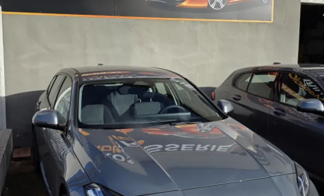 De nouvelles BMW Série 1 Turbo Hybrid en voiture de prêt à la Carrosserie Magliolo, Porto-Vecchio, Carrosserie Magliolo